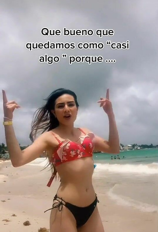 4. Sexy Karen Andrea Vanegas Shows Cleavage in Bikini at the Beach