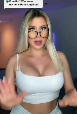 2. Antonia Rot Looks Sexy in White Crop Top and Bouncing Tits