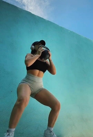 6. Mariel Araujo Shows her Cute Butt while doing Fitness Exercises