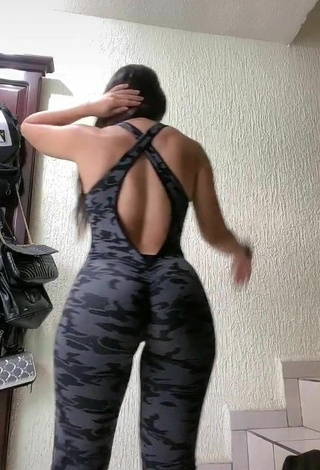 4. Breathtaking Mariel Araujo Shows Butt