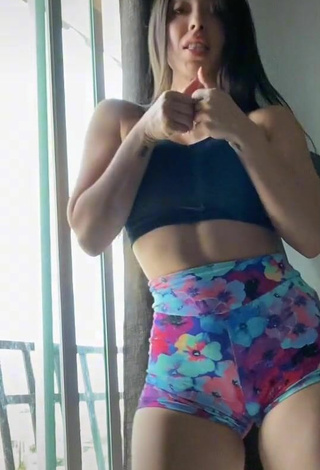 3. Hot Mariel Araujo Shows Butt