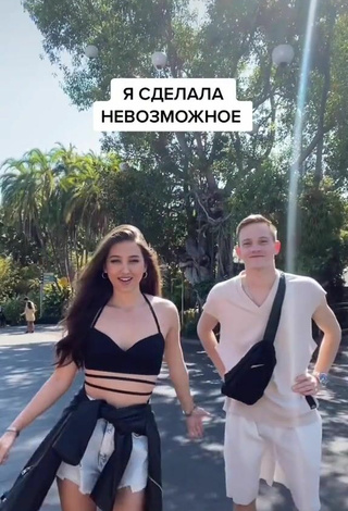 3. Sexy arina_alexx Shows Cleavage in Black Crop Top