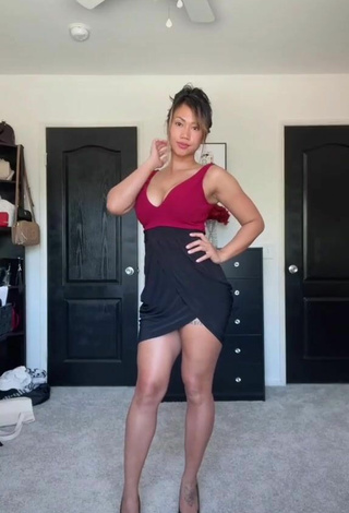 Sweet Atqofficial Shows Legs