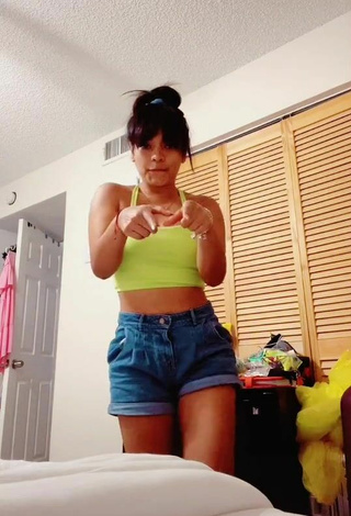 Hot Cielo Torres Shows Cleavage in Light Green Crop Top