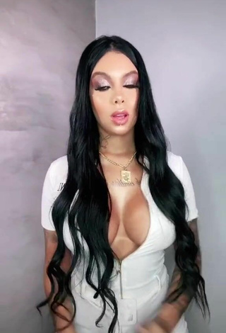 3. Sexy Nathi Rodrigues Shows Cleavage in White Bodysuit