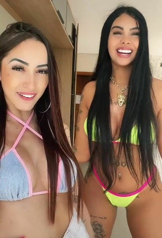 2. Sexy Nathi Rodrigues Shows Cleavage in Bikini