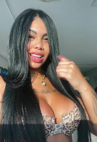 Hottest Nathi Rodrigues Shows Cleavage in Leopard Bikini
