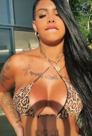 4. Erotic Nathi Rodrigues Shows Cleavage in Leopard Bikini Top