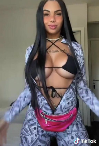3. Nathi Rodrigues Shows her Cute Cleavage and Bouncing Tits