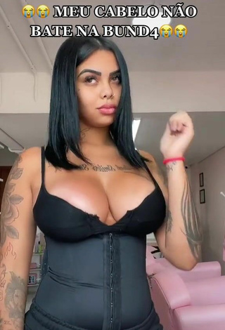 2. Sexy Nathi Rodrigues Shows Cleavage in Black Corset