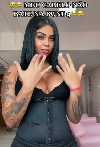 4. Sexy Nathi Rodrigues Shows Cleavage in Black Corset