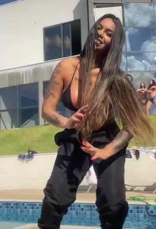 5. Hot Nathi Rodrigues Shows Cleavage in Black Bikini Top