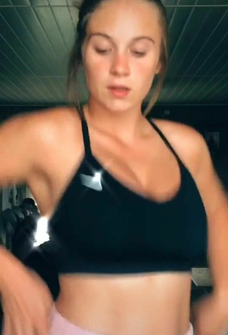 5. Amazing Doriane_lob Shows Cleavage in Hot Black Crop Top and Bouncing Tits