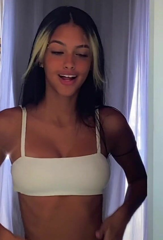 5. Lovely Maria Eduarda de Matos Barbosa Shows Cleavage in White Crop Top and Bouncing Boobs
