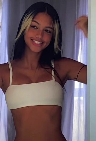 6. Lovely Maria Eduarda de Matos Barbosa Shows Cleavage in White Crop Top and Bouncing Boobs