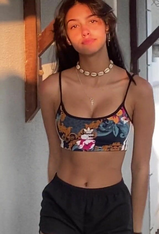 2. Sexy Maria Eduarda de Matos Barbosa Shows Cleavage in Crop Top and Bouncing Tits