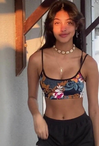 3. Sexy Maria Eduarda de Matos Barbosa Shows Cleavage in Crop Top and Bouncing Tits