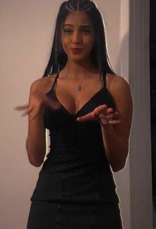 2. Hot Maria Eduarda de Matos Barbosa Shows Cleavage in Black Dress