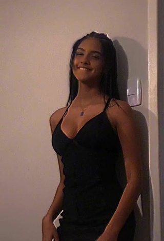 2. Sexy Maria Eduarda de Matos Barbosa Shows Cleavage in Black Dress