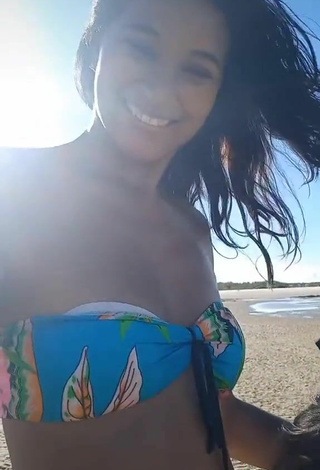 5. Sexy Elisane Shows Cleavage in Bikini at the Beach