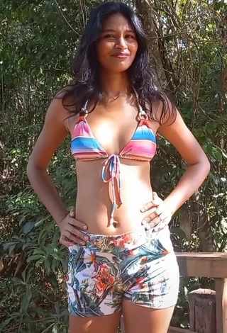 2. Sexy Elisane Shows Cleavage in Bikini Top