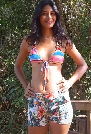 4. Sexy Elisane Shows Cleavage in Bikini Top