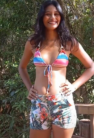 5. Sexy Elisane Shows Cleavage in Bikini Top