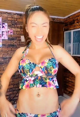 Hot Daneidy Barrera Rojas Shows Cleavage in Floral Bikini