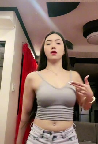 5. Hot Eunice Andrea Shows Cleavage in Grey Crop Top and Bouncing Boobs