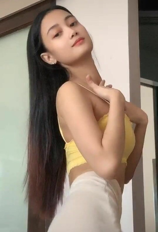 Seductive Gerlyn Severa Shows Cleavage in Yellow Crop Top