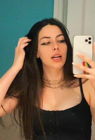 5. Sexy Shuli Morelli Shows Cleavage in Black Crop Top