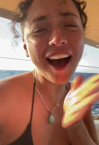 3. Sexy Hannah Goldberg Shows Cleavage in Bikini in the Sea
