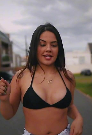 4. Sexy Helena Freitas Shows Cleavage in Black Crop Top and Bouncing Tits