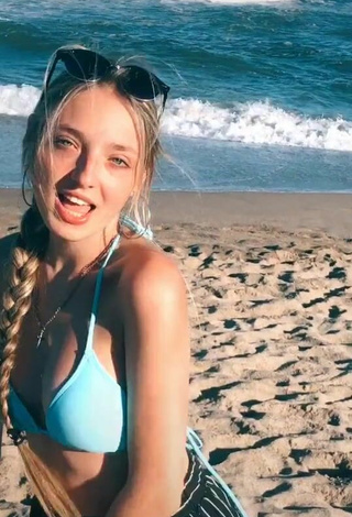 3. Sexy Marty Domínguez Shows Cleavage in Blue Bikini Top at the Beach