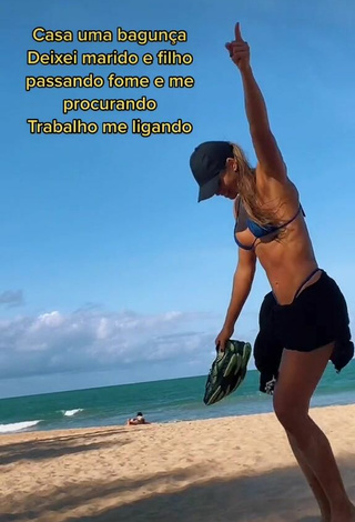 1. Sweetie Ingrid Vasconcelos Shows Cleavage at the Beach