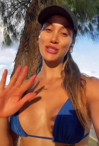 2. Sexy Ingrid Vasconcelos Shows Cleavage in Blue Bikini