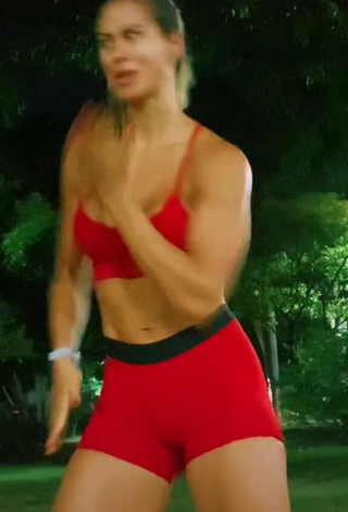 4. Sexy Ingrid Vasconcelos Shows Cleavage in Red Crop Top