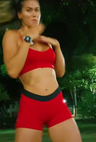 5. Sexy Ingrid Vasconcelos Shows Cleavage in Red Crop Top
