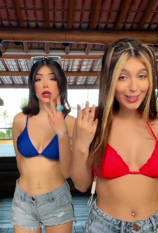 2. Sexy Isabelli Fontineli Shows Cleavage in Bikini Top