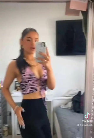 4. Sweetie Izzy Shea Shows Cleavage in Crop Top