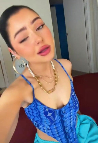 2. Hot Izzy Shea Shows Cleavage in Blue Crop Top