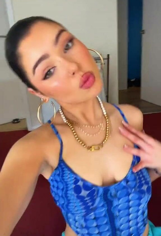 3. Hot Izzy Shea Shows Cleavage in Blue Crop Top