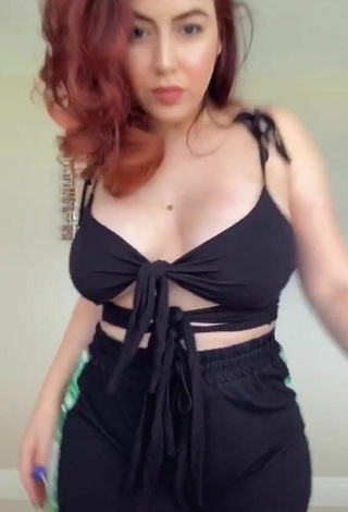 1. Magnetic Jane Rocci Shows Cleavage in Appealing Black Crop Top