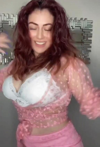 4. Gorgeous Jane Rocci Shows Cleavage in Alluring White Crop Top and Bouncing Boobs