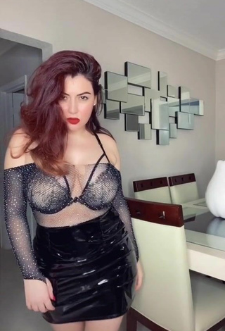 2. Sexy Jane Rocci Shows Cleavage in Bra
