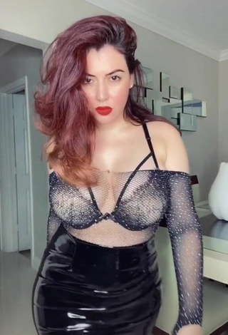 3. Sexy Jane Rocci Shows Cleavage in Bra