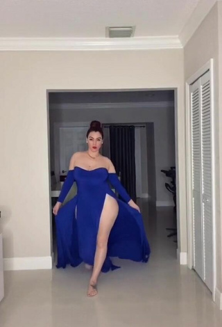 Hottest Jane Rocci Shows Cleavage in Blue Dress
