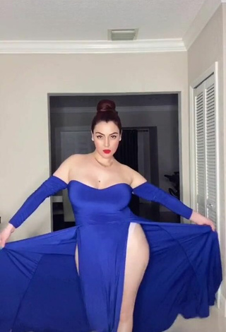 4. Hottest Jane Rocci Shows Cleavage in Blue Dress