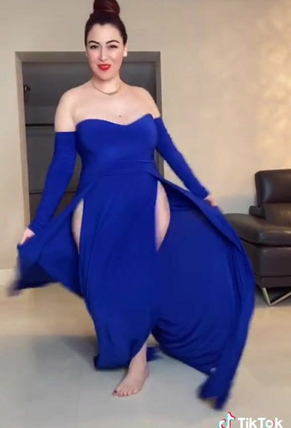 6. Seductive Jane Rocci Shows Cleavage in Blue Dress