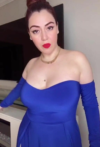 Sweet Jane Rocci Shows Cleavage in Cute Blue Dress
